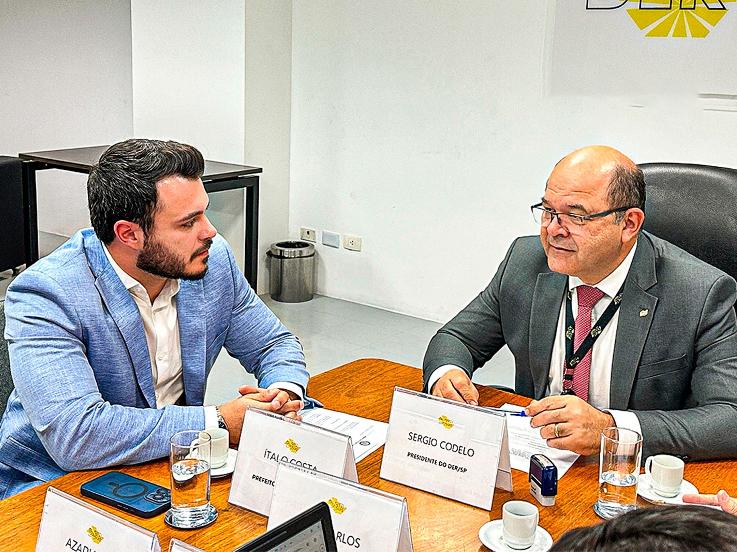 Prefeito Ítalo Costa participa de reunião no DER e garante construção do acostamento no trecho urbano da Rodovia SP-139 e o asfaltamento da SP-165