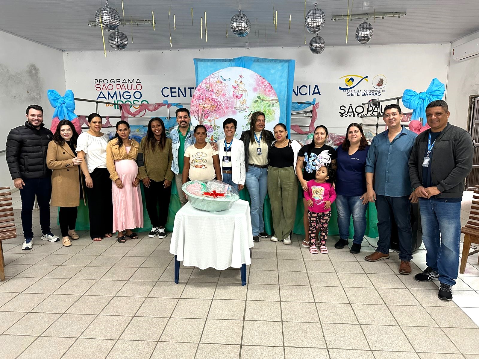 Sete Barras entrega kits para bebê e fortalece cuidado com gestantes